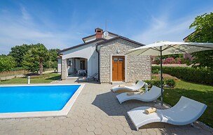 Nice Home in Kmacici With Outdoor Swimming Pool, Wifi and 3 Bedrooms