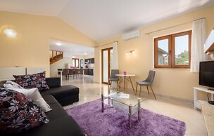 Nice Home in Kmacici With Outdoor Swimming Pool, Wifi and 3 Bedrooms