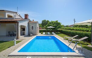 Nice Home in Kmacici With Outdoor Swimming Pool, Wifi and 3 Bedrooms