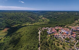 Nice Home in Kmacici With Outdoor Swimming Pool, Wifi and 3 Bedrooms