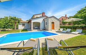 Nice Home in Kmacici With Outdoor Swimming Pool, Wifi and 3 Bedrooms