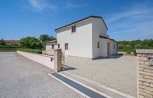 Nice Home in Kmacici With Outdoor Swimming Pool, Wifi and 3 Bedrooms