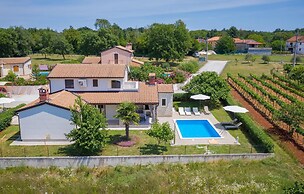 Nice Home in Kmacici With Outdoor Swimming Pool, Wifi and 3 Bedrooms