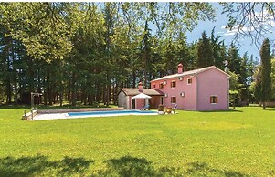 Stunning Home in Vrsar With Wifi and 3 Bedrooms