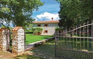 Stunning Home in Vrsar With Wifi and 3 Bedrooms