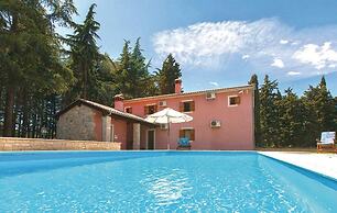 Stunning Home in Vrsar With Wifi and 3 Bedrooms