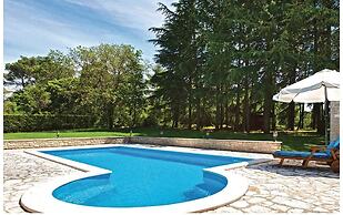 Stunning Home in Vrsar With Wifi and 3 Bedrooms