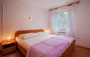 Nice Apartment in Cres With 2 Bedrooms and Wifi