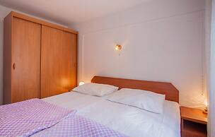 Nice Apartment in Cres With 2 Bedrooms and Wifi