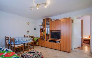 Nice Apartment in Cres With 2 Bedrooms and Wifi