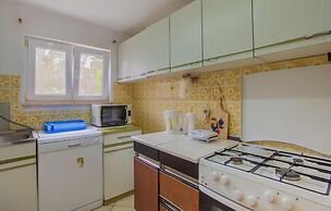 Nice Apartment in Cres With 2 Bedrooms and Wifi