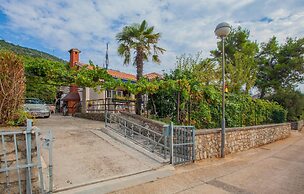 Nice Apartment in Cres With 2 Bedrooms and Wifi