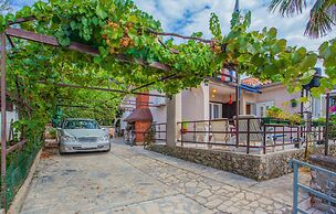 Nice Apartment in Cres With 2 Bedrooms and Wifi