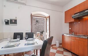 Beautiful Apartment in Pucisca With 1 Bedrooms and Wifi