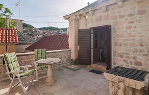 Beautiful Apartment in Pucisca With 1 Bedrooms and Wifi