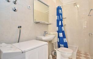 Beautiful Apartment in Pucisca With 1 Bedrooms and Wifi