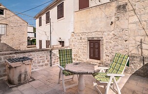 Beautiful Apartment in Pucisca With 1 Bedrooms and Wifi