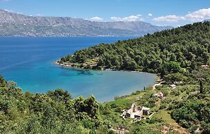 Beautiful Apartment in Pucisca With 1 Bedrooms and Wifi