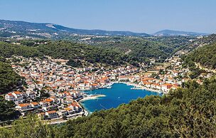 Beautiful Apartment in Pucisca With 1 Bedrooms and Wifi