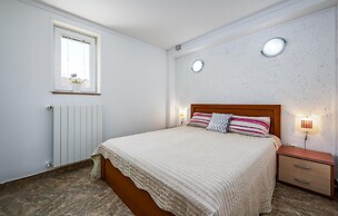 Awesome Home in Baderna With Wifi and 2 Bedrooms