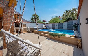 Awesome Home in Baderna With Wifi and 2 Bedrooms