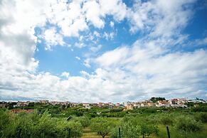 Modern House W.large Garden & Children Playground
