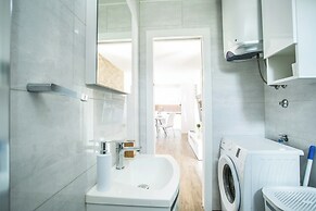 Modern House W.large Garden & Children Playground