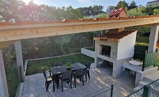 Modern House W.large Garden & Children Playground