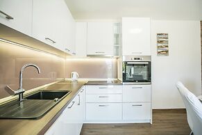 Modern House W.large Garden & Children Playground