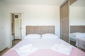 Modern House W.large Garden & Children Playground