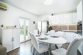 Modern House W.large Garden & Children Playground