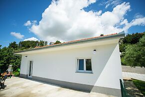 Modern House W.large Garden & Children Playground