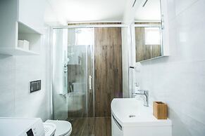 Modern House W.large Garden & Children Playground