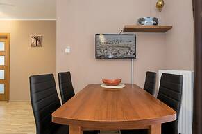 Villa Park Apartments by Renters