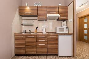 Villa Park Apartments by Renters