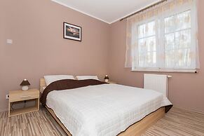 Villa Park Apartments by Renters