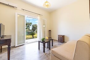 Aloe Apartments by Konnect, 500m from Dassia Beach