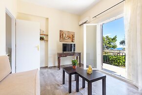 Aloe Apartments by Konnect, 500m from Dassia Beach