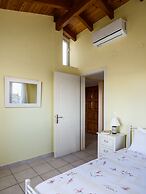 Aloe Apartments by Konnect, 500m from Dassia Beach