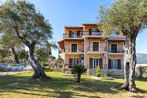 Aloe Apartments by Konnect, 500m from Dassia Beach