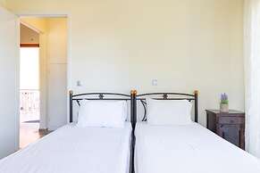 Aloe Apartments by Konnect, 500m from Dassia Beach