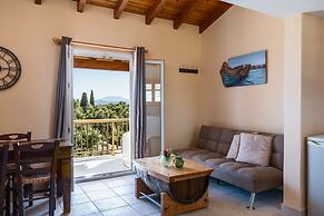 Aloe Apartments by Konnect, 500m from Dassia Beach