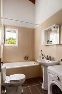 Aloe Apartments by Konnect, 500m from Dassia Beach