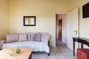 Aloe Apartments by Konnect, 500m from Dassia Beach