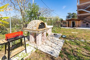 Aloe Apartments by Konnect, 500m from Dassia Beach