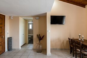 Aloe Apartments by Konnect, 500m from Dassia Beach