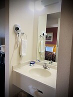 Herington Inn & Suites
