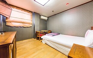 Yeongdeungpo Market Max Motel