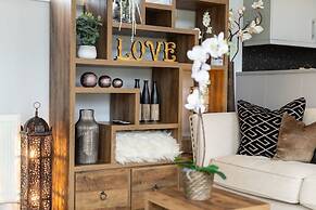 Inside No. 1 Retreat