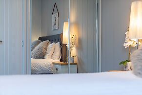 Inside No. 1 Retreat